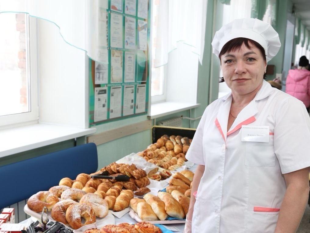 Сегодня в местах для голосования в Барнауле можно купить вкуснейших булочек..